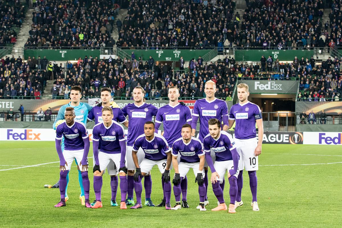 Mannschaftsfoto vor AS Roma