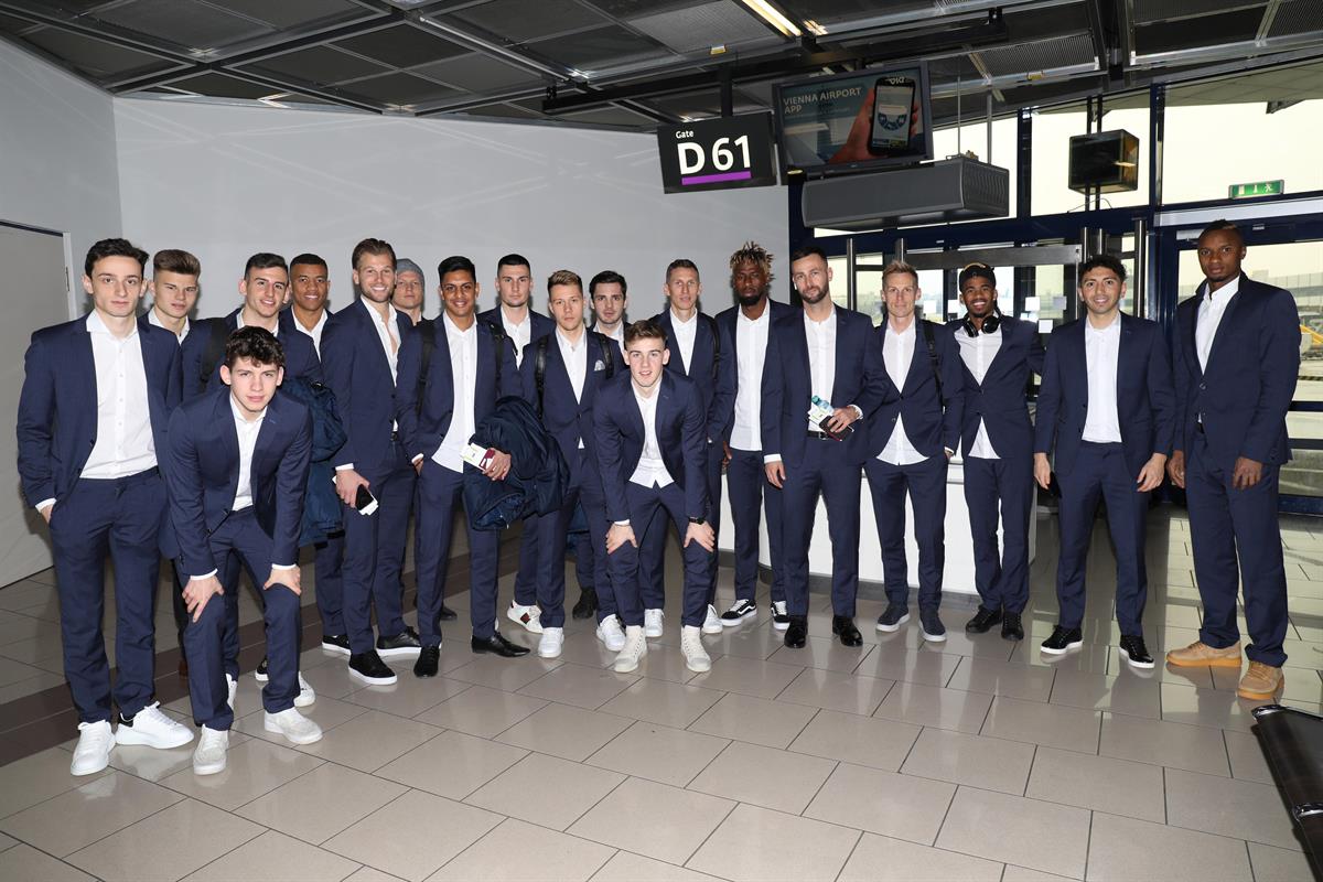 Mannschaft vor dem Abflug