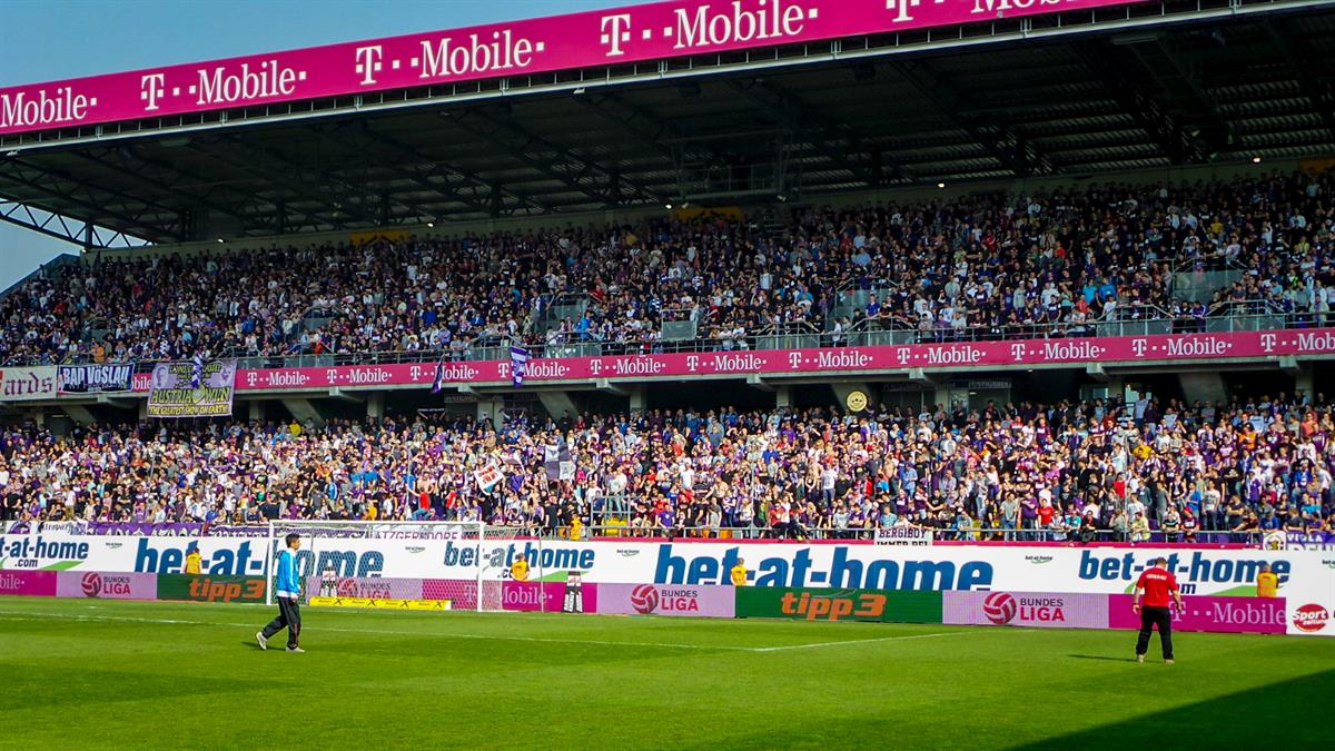 Ost-Tribüne der Generali-Arena