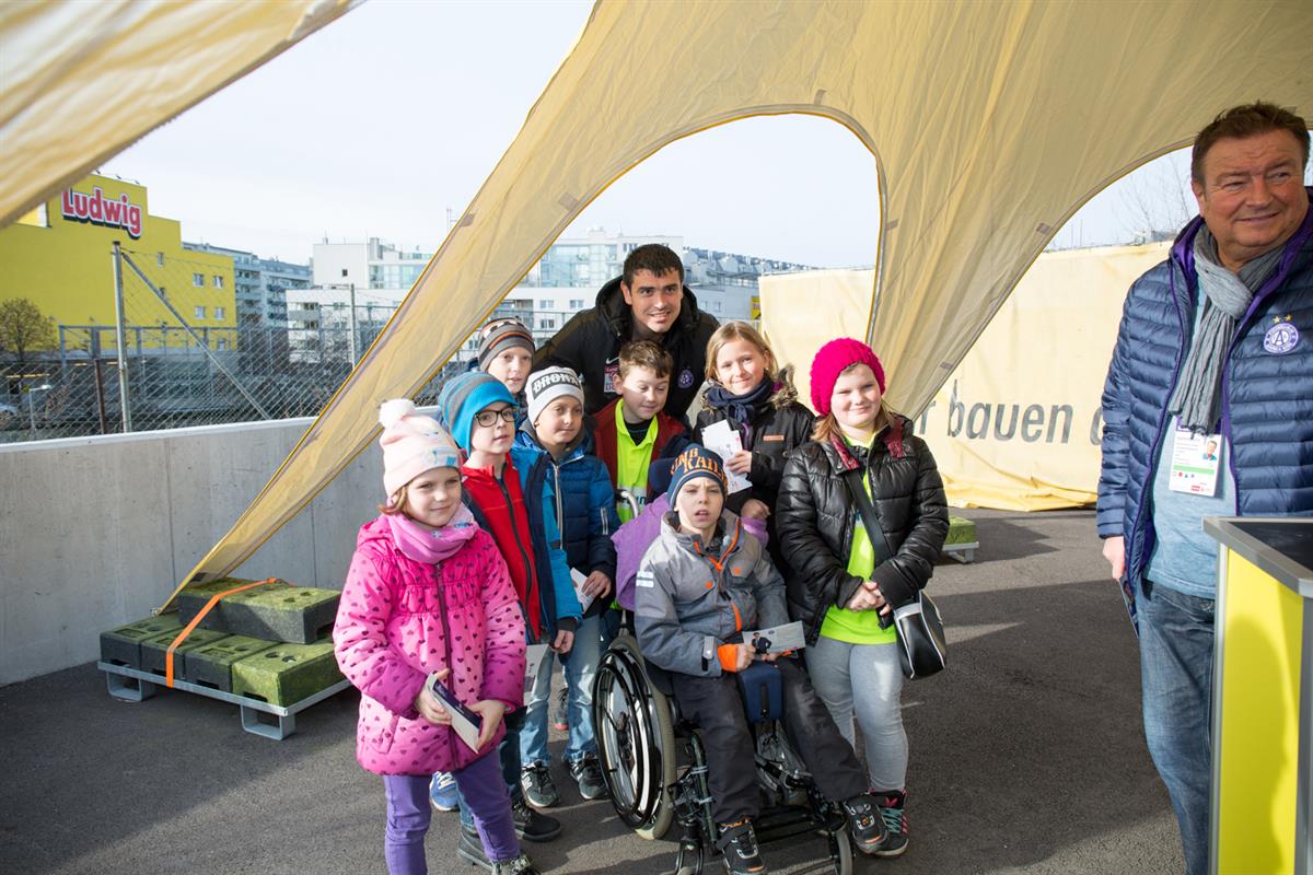 Violetter Klassenausflug beim letzten Heimspiel gegen Mattersburg