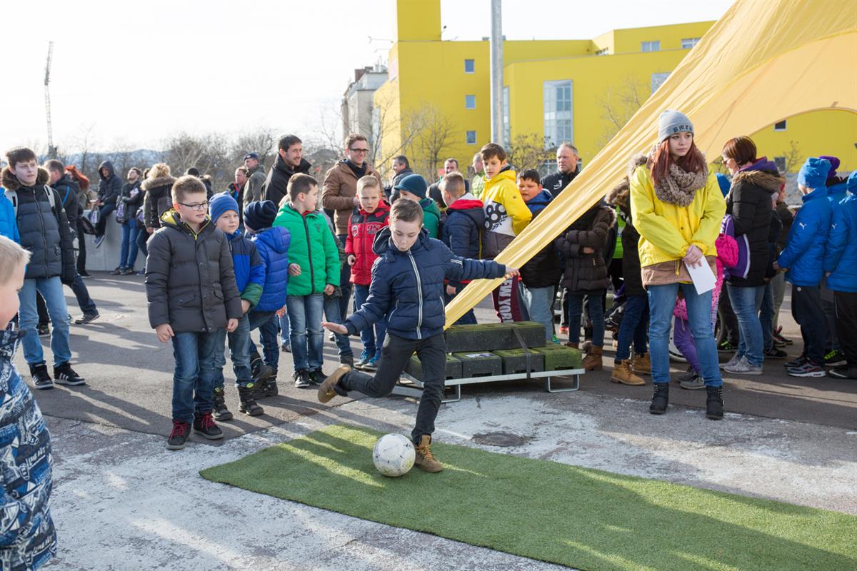 Violetter Klassenausflug beim letzten Heimspiel gegen Mattersburg